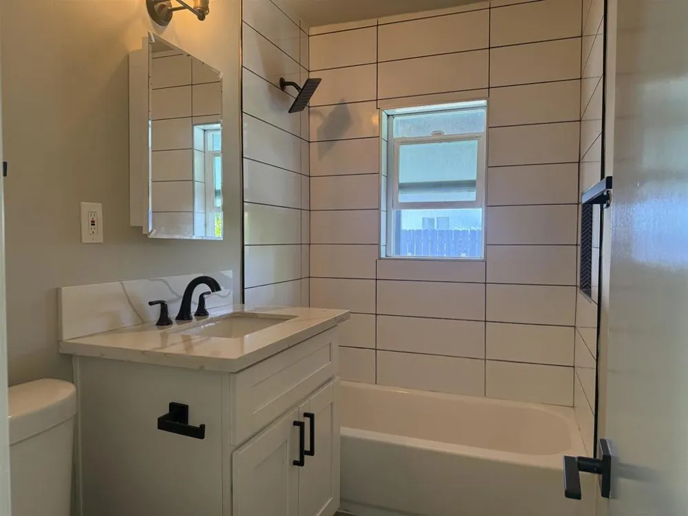 1661 Colfax Dr Lemon Grove, CA 91945