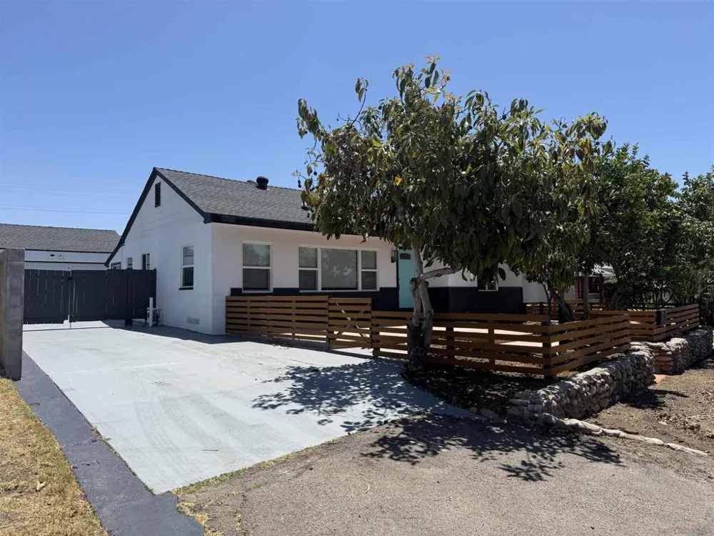 1661 Colfax Dr Lemon Grove, CA 91945