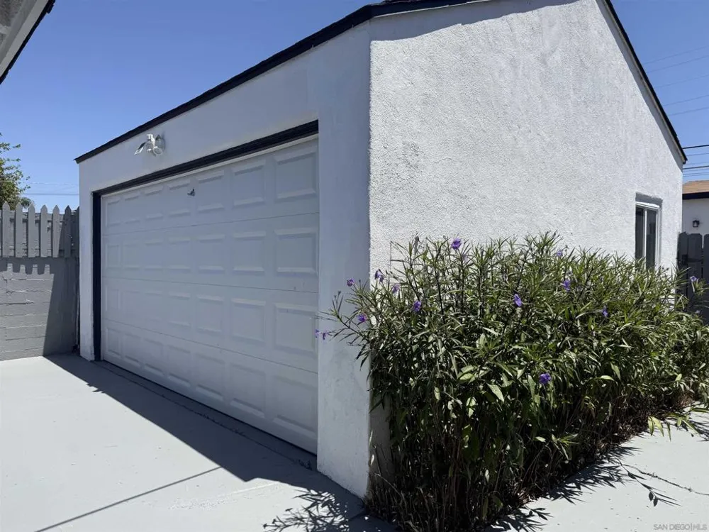 1661 Colfax Dr Lemon Grove, CA 91945
