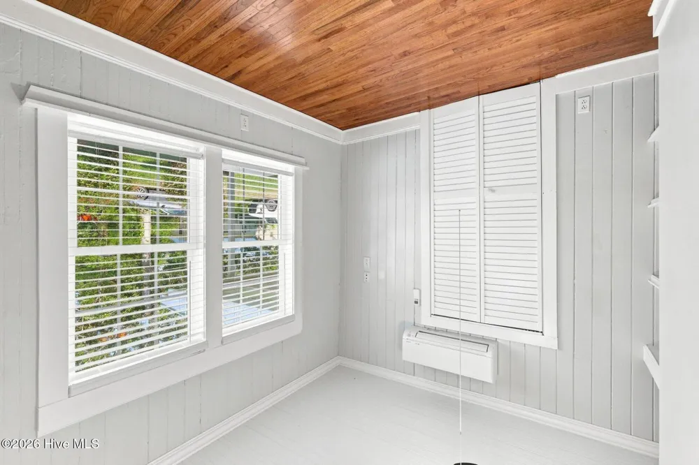 1112 Wilson Avenue Morehead City, NC 28557