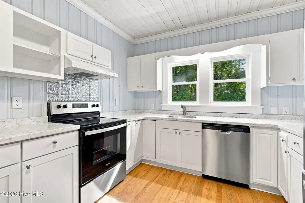 1112 Wilson Avenue Morehead City, NC 28557
