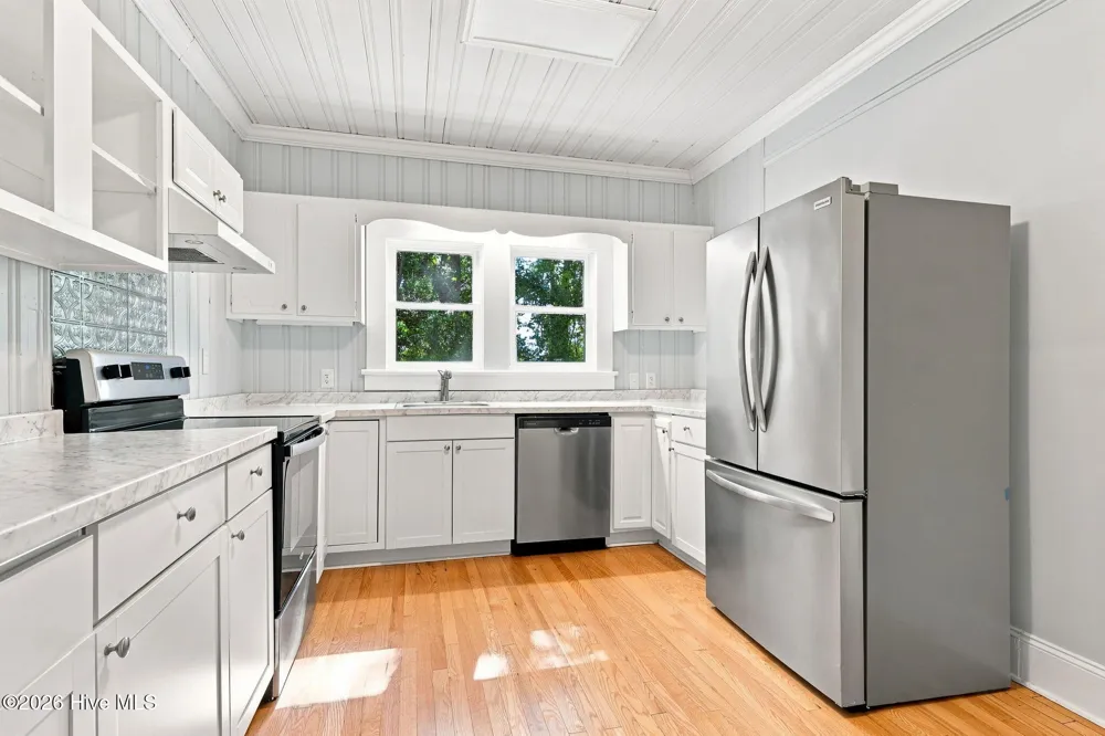 1112 Wilson Avenue Morehead City, NC 28557