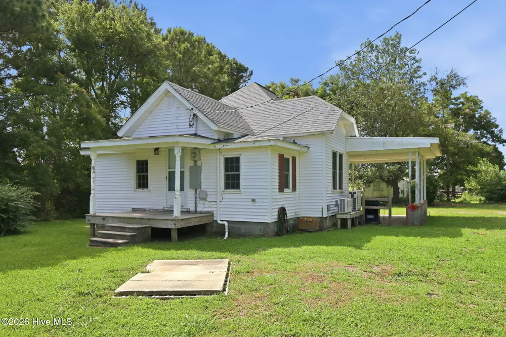1112 Wilson Avenue Morehead City, NC 28557