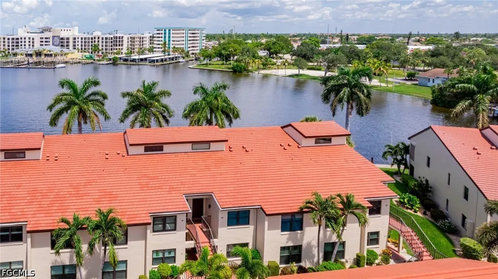 Sunnybrook Court #20 Cape Coral, FL 33904