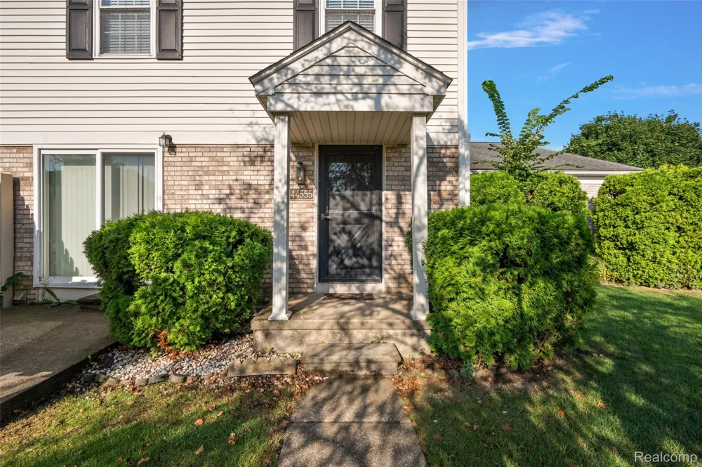 44555 Bunker Hill Drive Clinton Charter Township, MI 48038