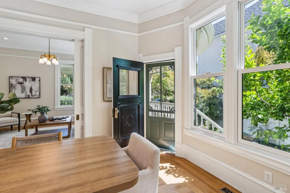 325 Fitch Street Healdsburg, CA 95448