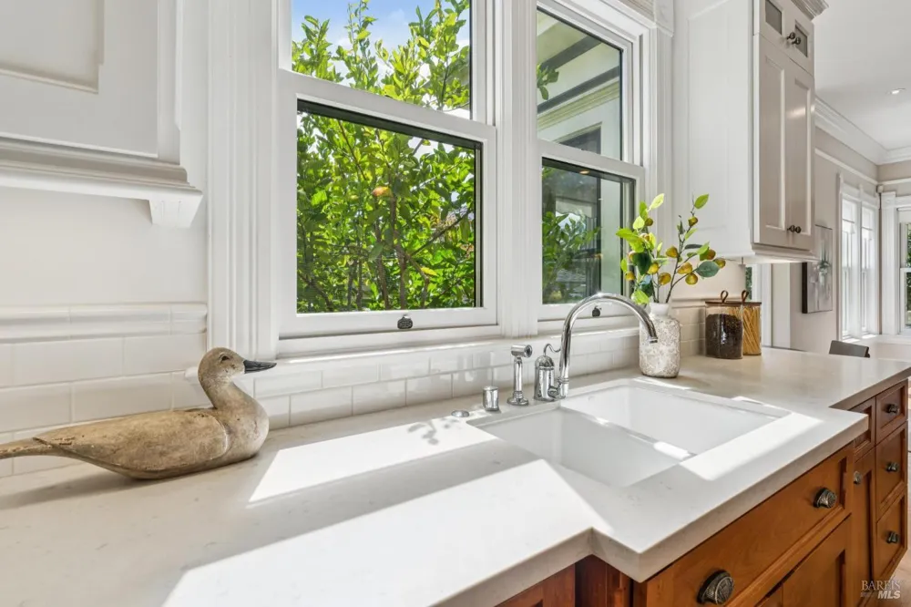 325 Fitch Street Healdsburg, CA 95448