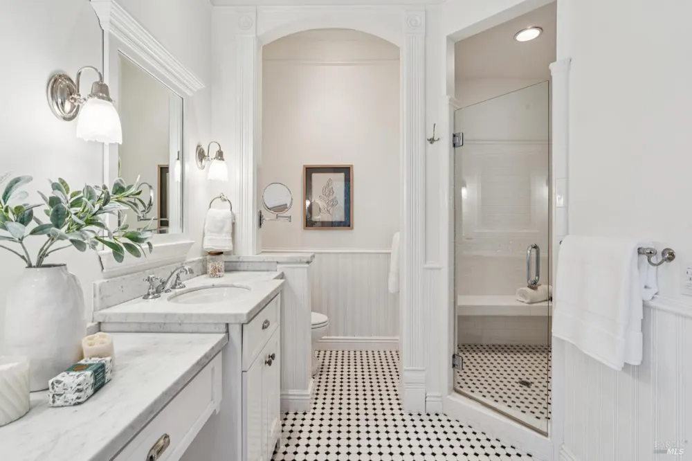 325 Fitch Street Healdsburg, CA 95448