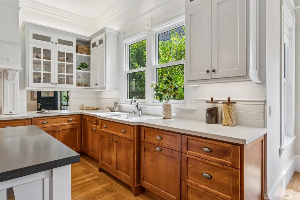 325 Fitch Street Healdsburg, CA 95448