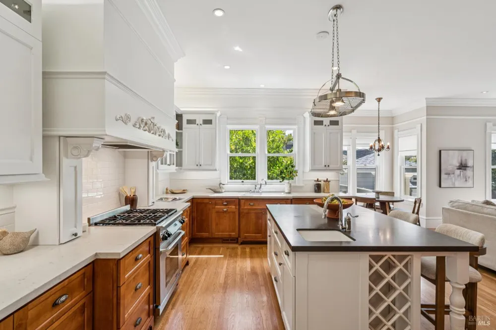 325 Fitch Street Healdsburg, CA 95448