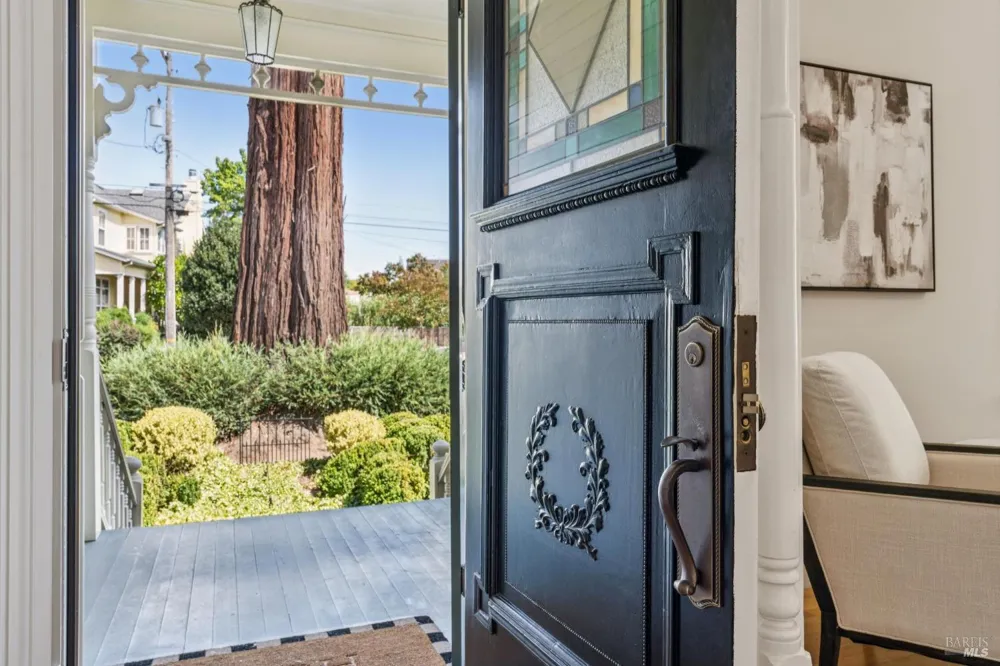 325 Fitch Street Healdsburg, CA 95448