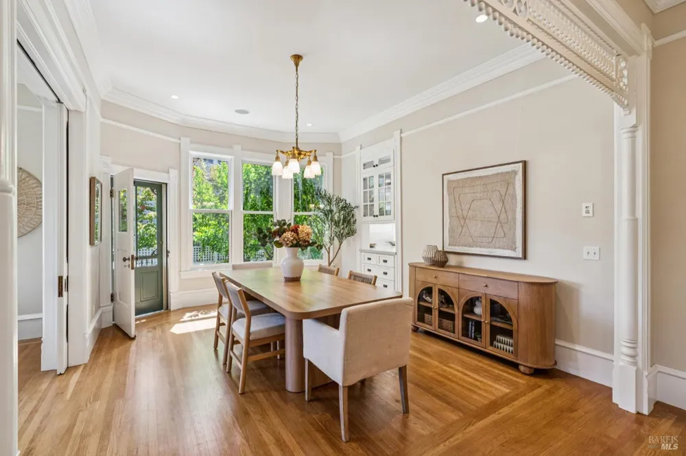 325 Fitch Street Healdsburg, CA 95448