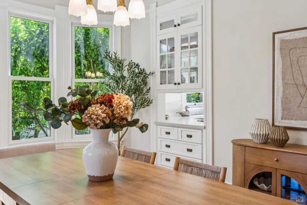 325 Fitch Street Healdsburg, CA 95448