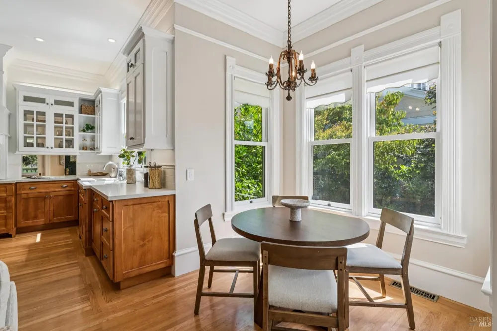 325 Fitch Street Healdsburg, CA 95448