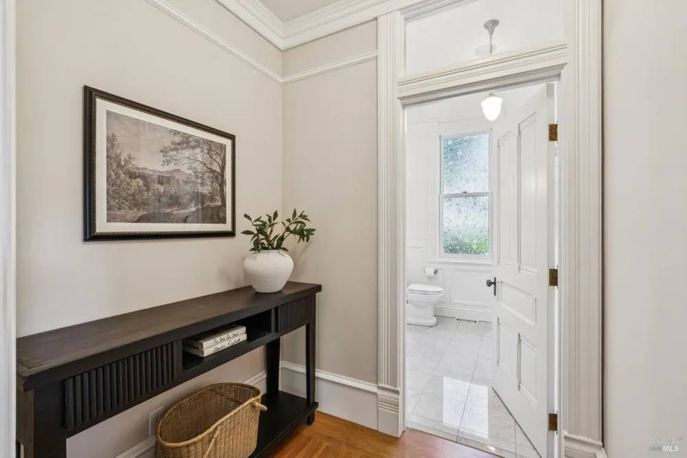 325 Fitch Street Healdsburg, CA 95448