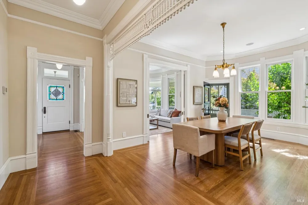 325 Fitch Street Healdsburg, CA 95448