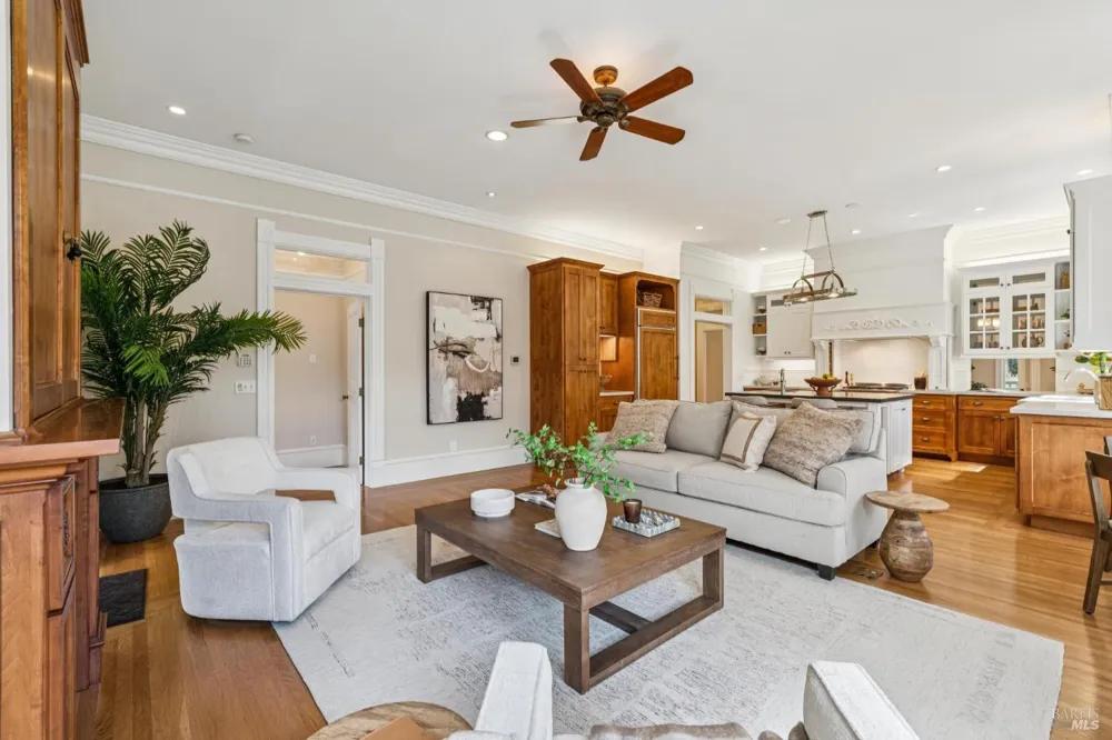 325 Fitch Street Healdsburg, CA 95448