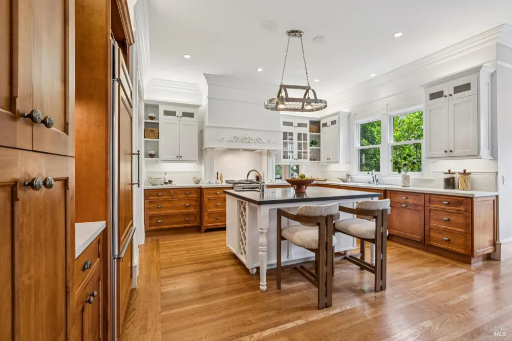 325 Fitch Street Healdsburg, CA 95448
