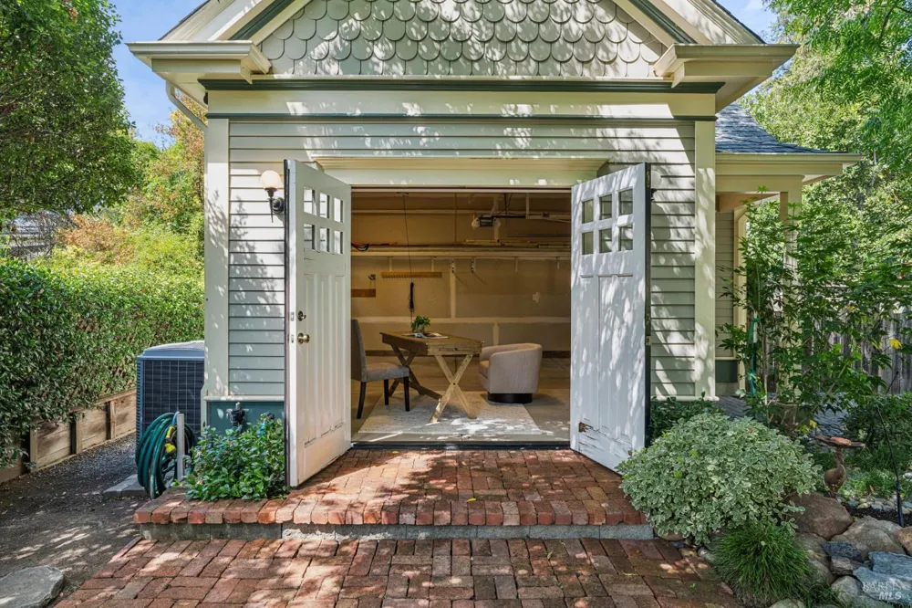 325 Fitch Street Healdsburg, CA 95448