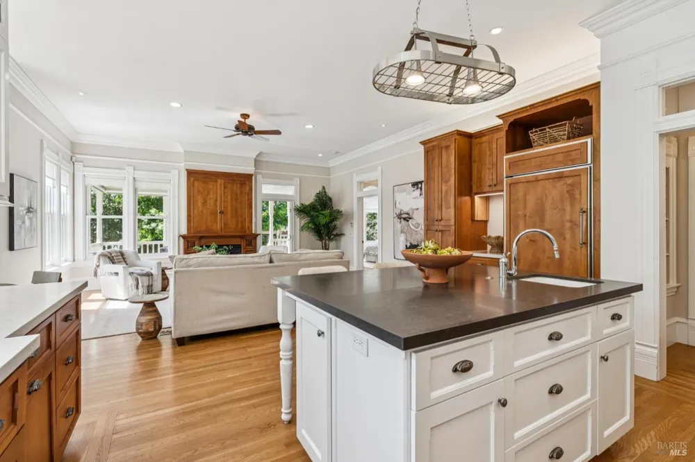 325 Fitch Street Healdsburg, CA 95448