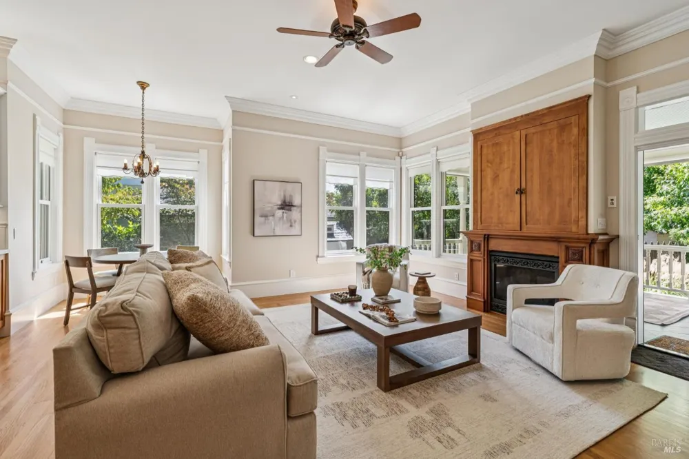 325 Fitch Street Healdsburg, CA 95448