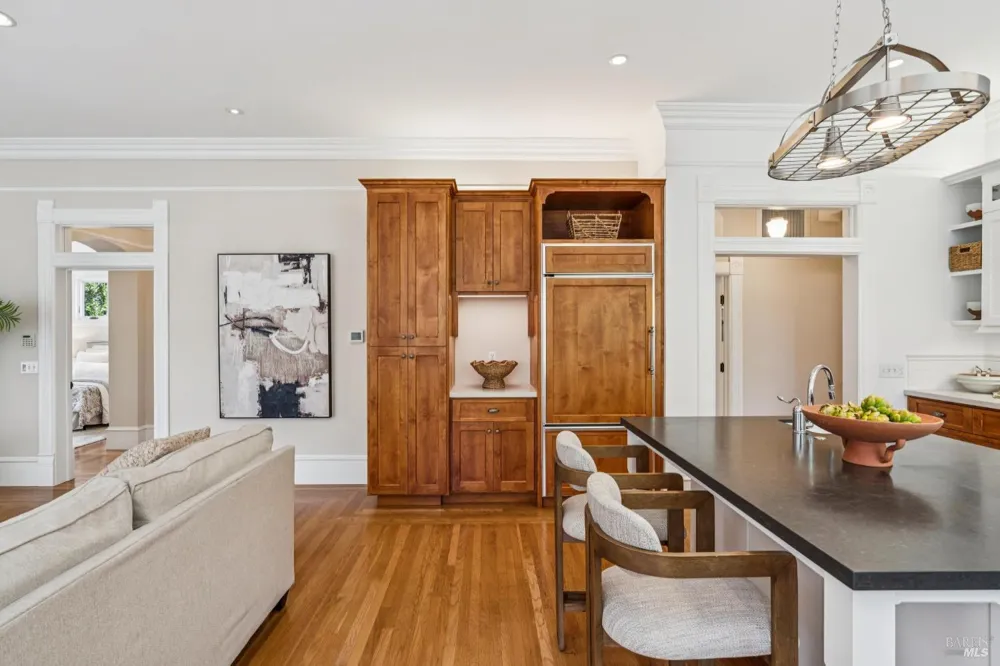 325 Fitch Street Healdsburg, CA 95448