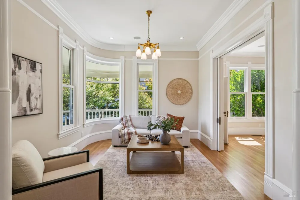325 Fitch Street Healdsburg, CA 95448