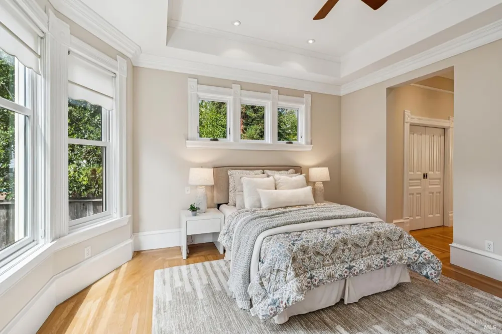 325 Fitch Street Healdsburg, CA 95448
