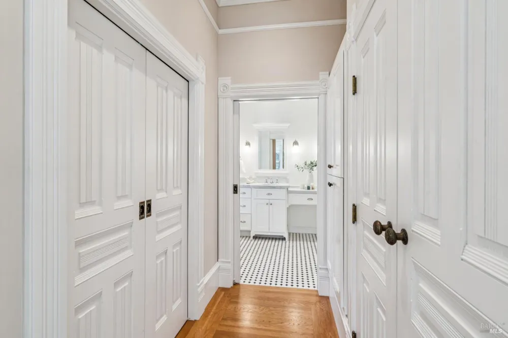 325 Fitch Street Healdsburg, CA 95448