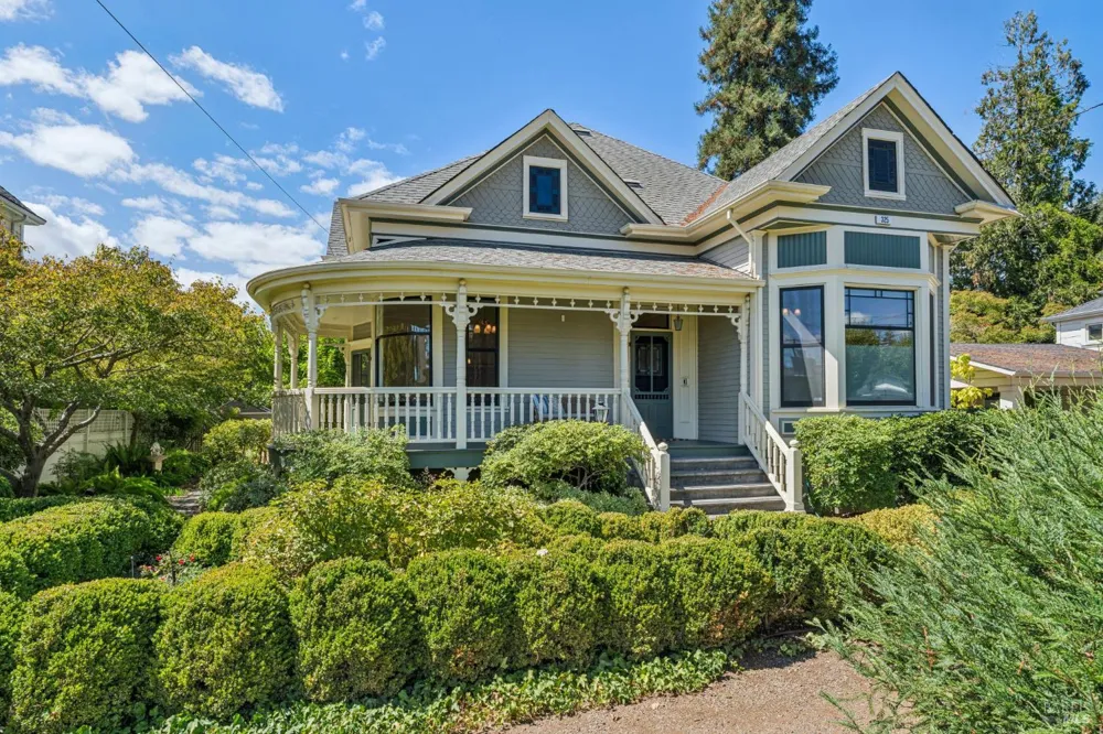 325 Fitch Street Healdsburg, CA 95448