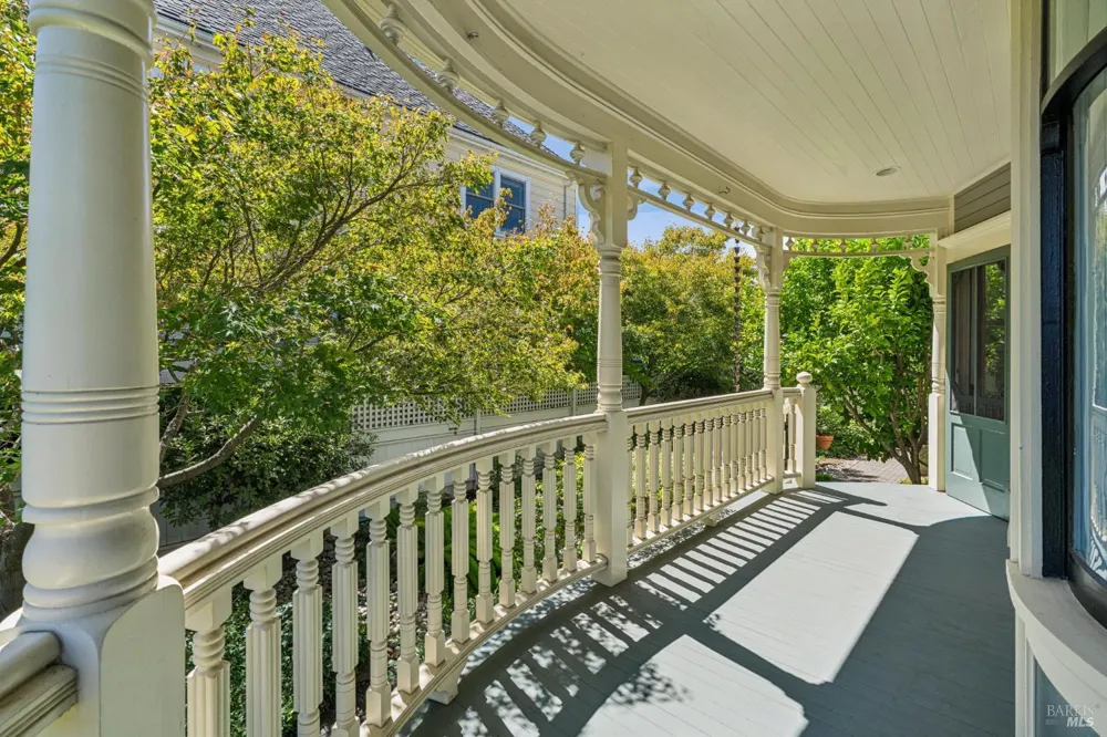 325 Fitch Street Healdsburg, CA 95448