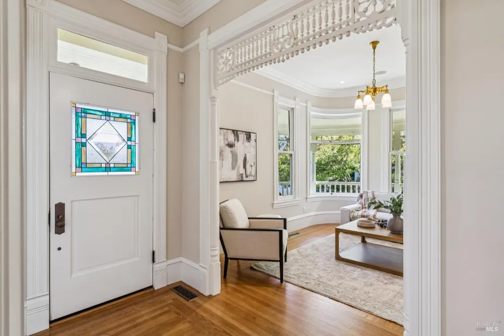 325 Fitch Street Healdsburg, CA 95448