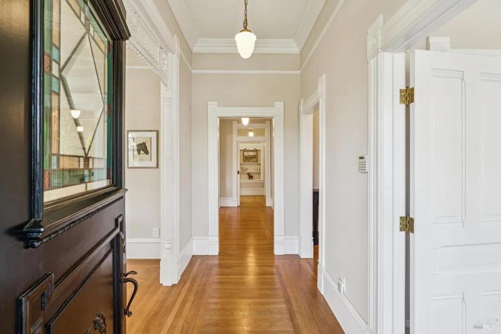 325 Fitch Street Healdsburg, CA 95448