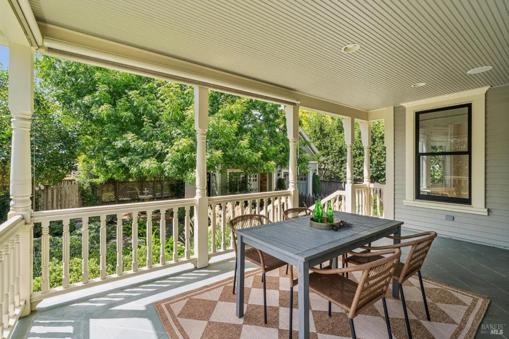 325 Fitch Street Healdsburg, CA 95448