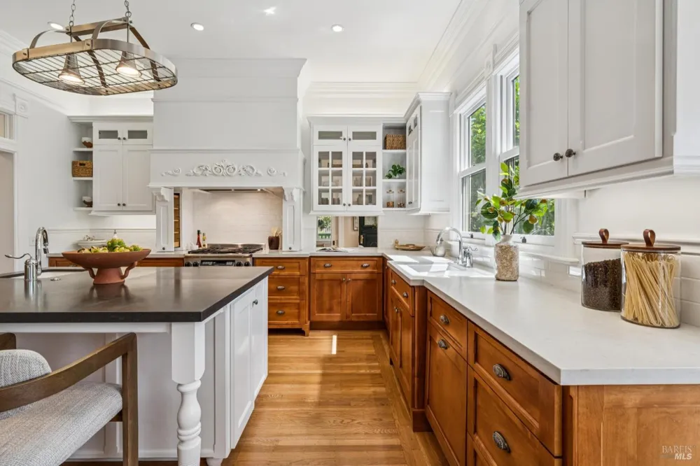 325 Fitch Street Healdsburg, CA 95448
