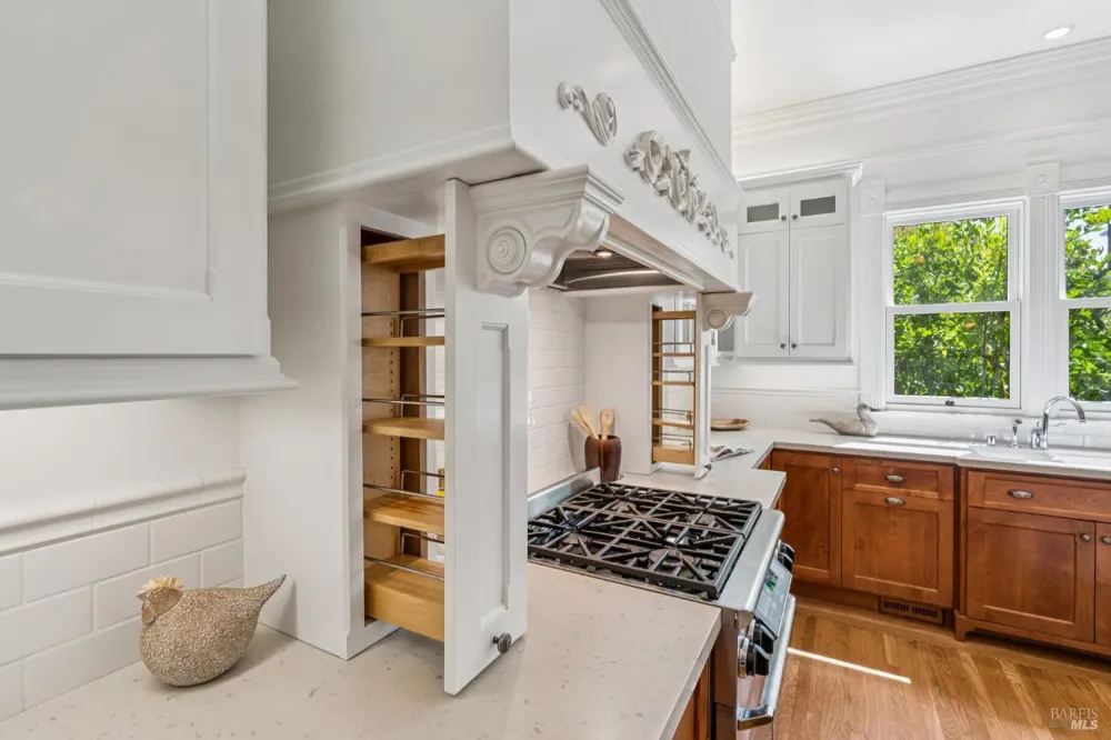 325 Fitch Street Healdsburg, CA 95448
