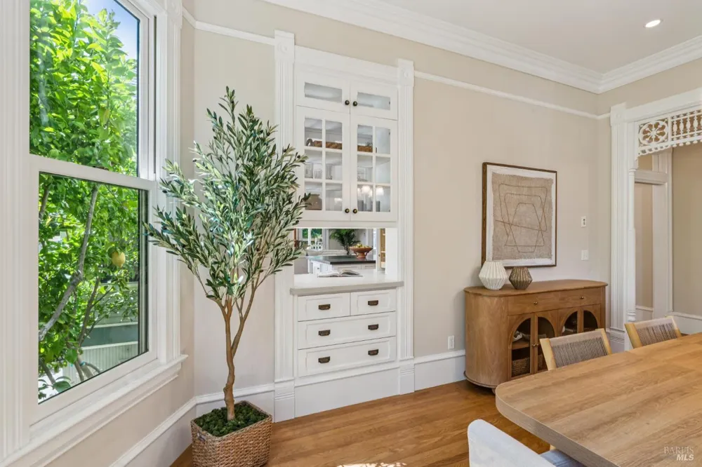 325 Fitch Street Healdsburg, CA 95448