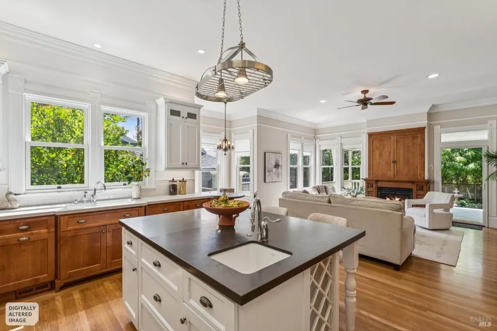 325 Fitch Street Healdsburg, CA 95448