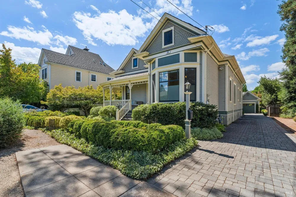 325 Fitch Street Healdsburg, CA 95448