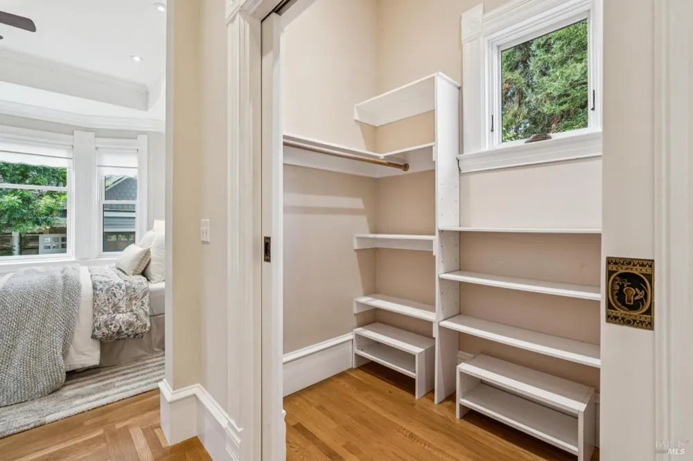 325 Fitch Street Healdsburg, CA 95448