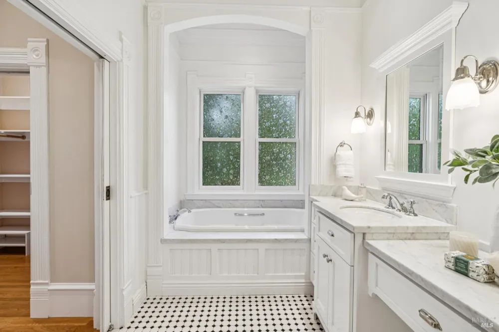 325 Fitch Street Healdsburg, CA 95448