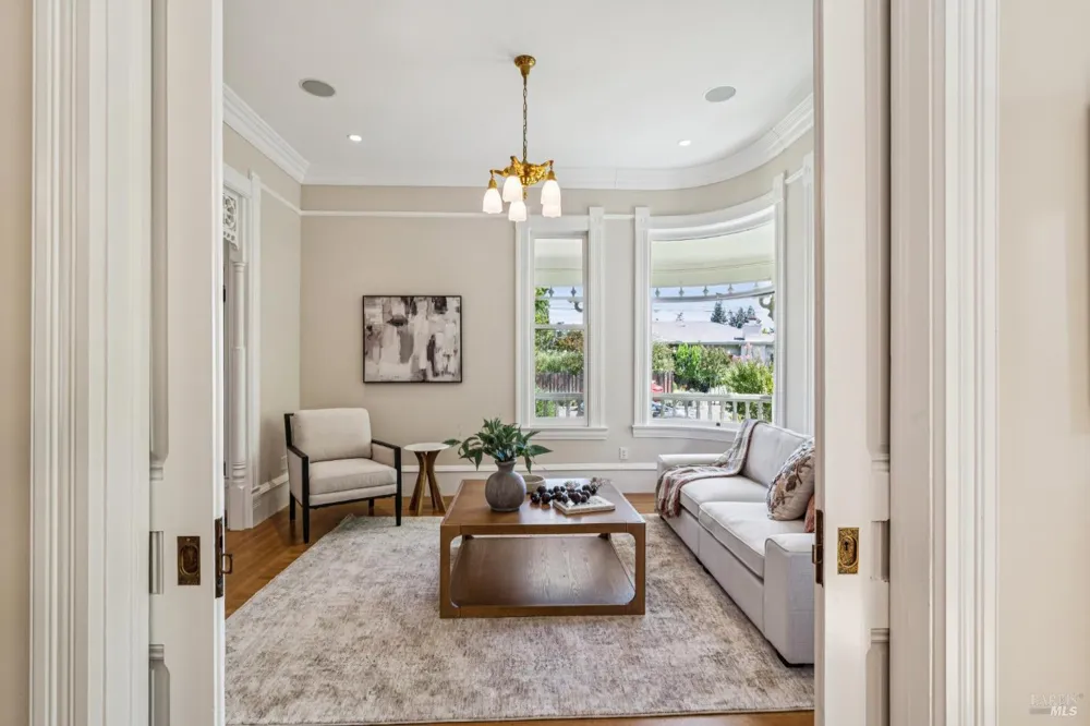325 Fitch Street Healdsburg, CA 95448