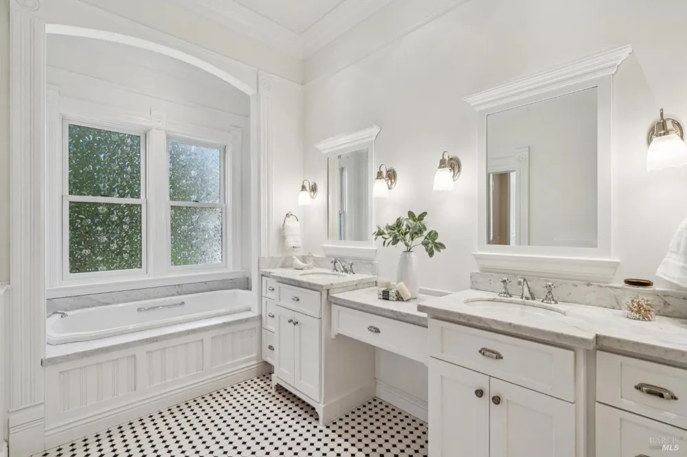 325 Fitch Street Healdsburg, CA 95448
