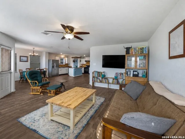 3862 Snowbird Converse, TX 78109