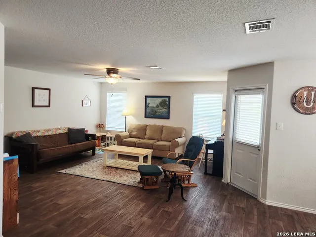 3862 Snowbird Converse, TX 78109