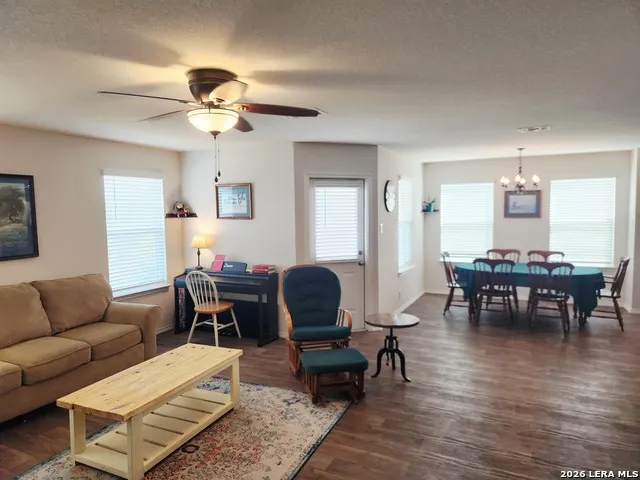 3862 Snowbird Converse, TX 78109