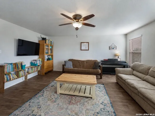 3862 Snowbird Converse, TX 78109
