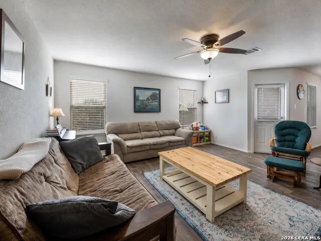 3862 Snowbird Converse, TX 78109
