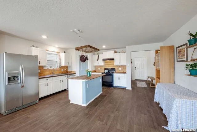 3862 Snowbird Converse, TX 78109