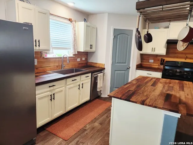 3862 Snowbird Converse, TX 78109